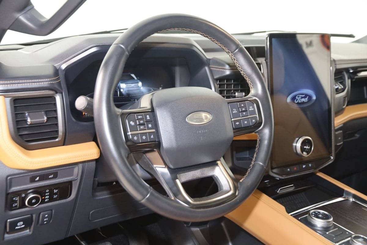 Used 2023 Ford Expedition Platinum AWD/4WD image 6