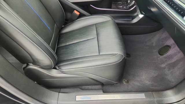Used 2025 Cadillac Lyriq Sport AWD/4WD image 24