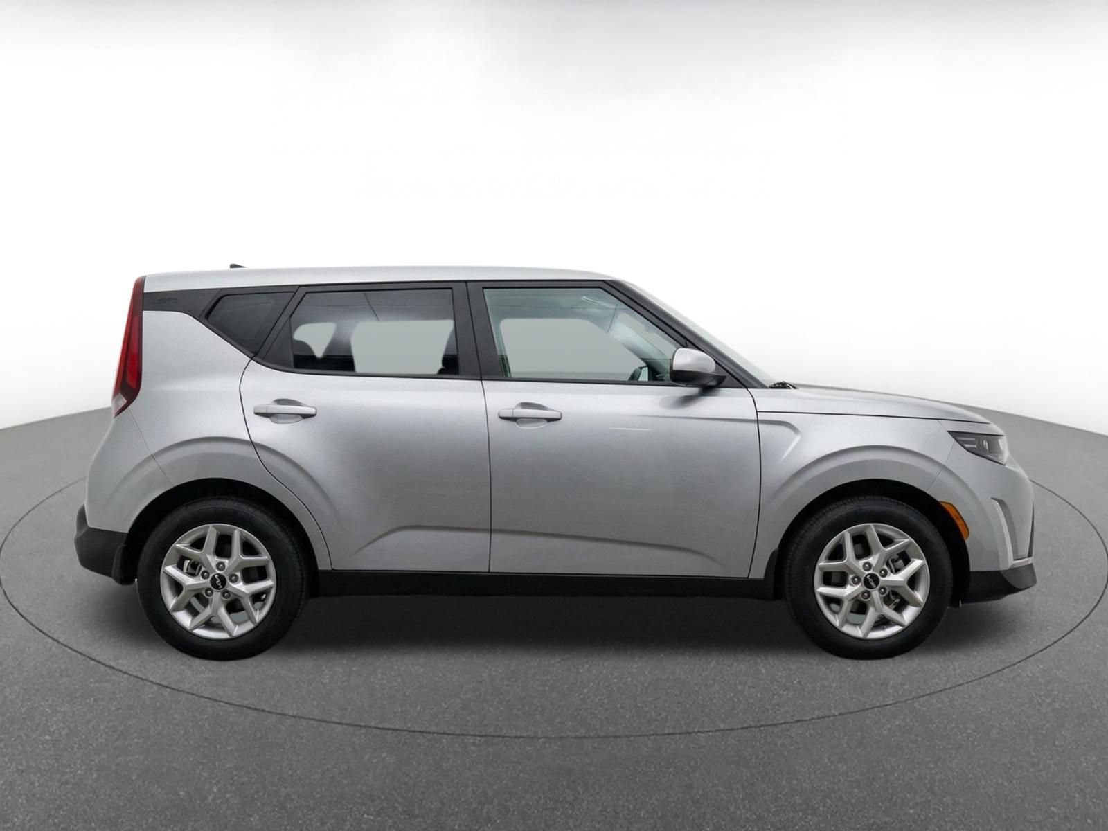 Used 2025 Kia Soul LX w/ LX Technology Package FWD image 9