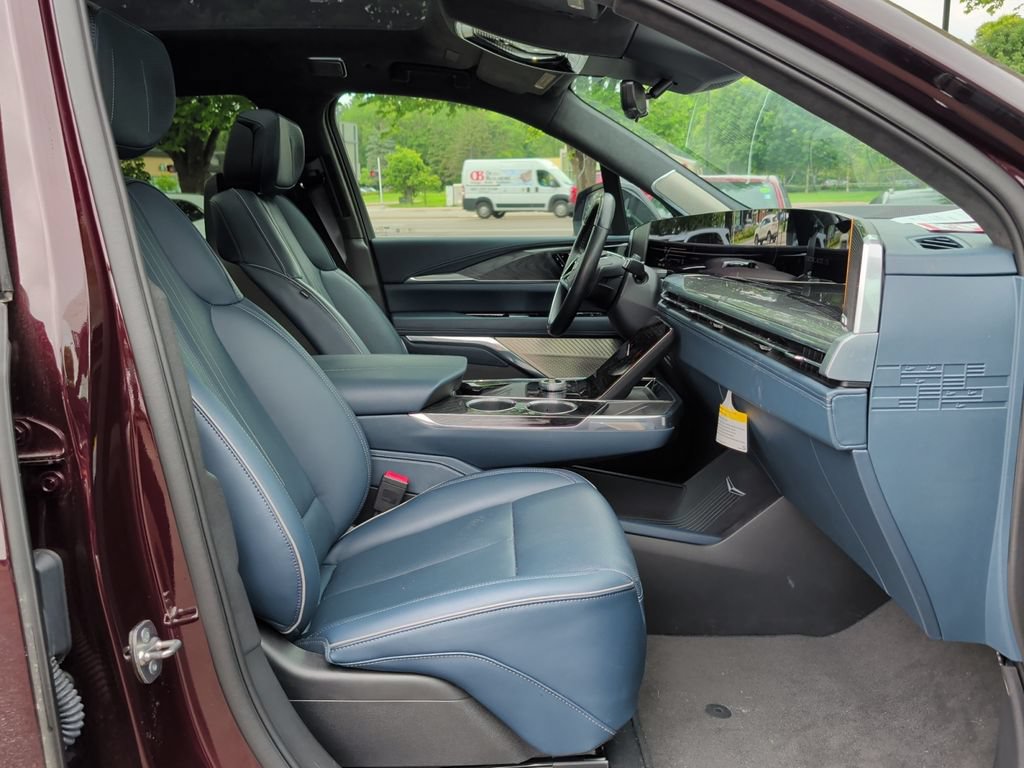 Used 2025 Cadillac Escalade IQ Luxury 2 w/ LPO, Premium Carpet Package AWD/4WD image 37