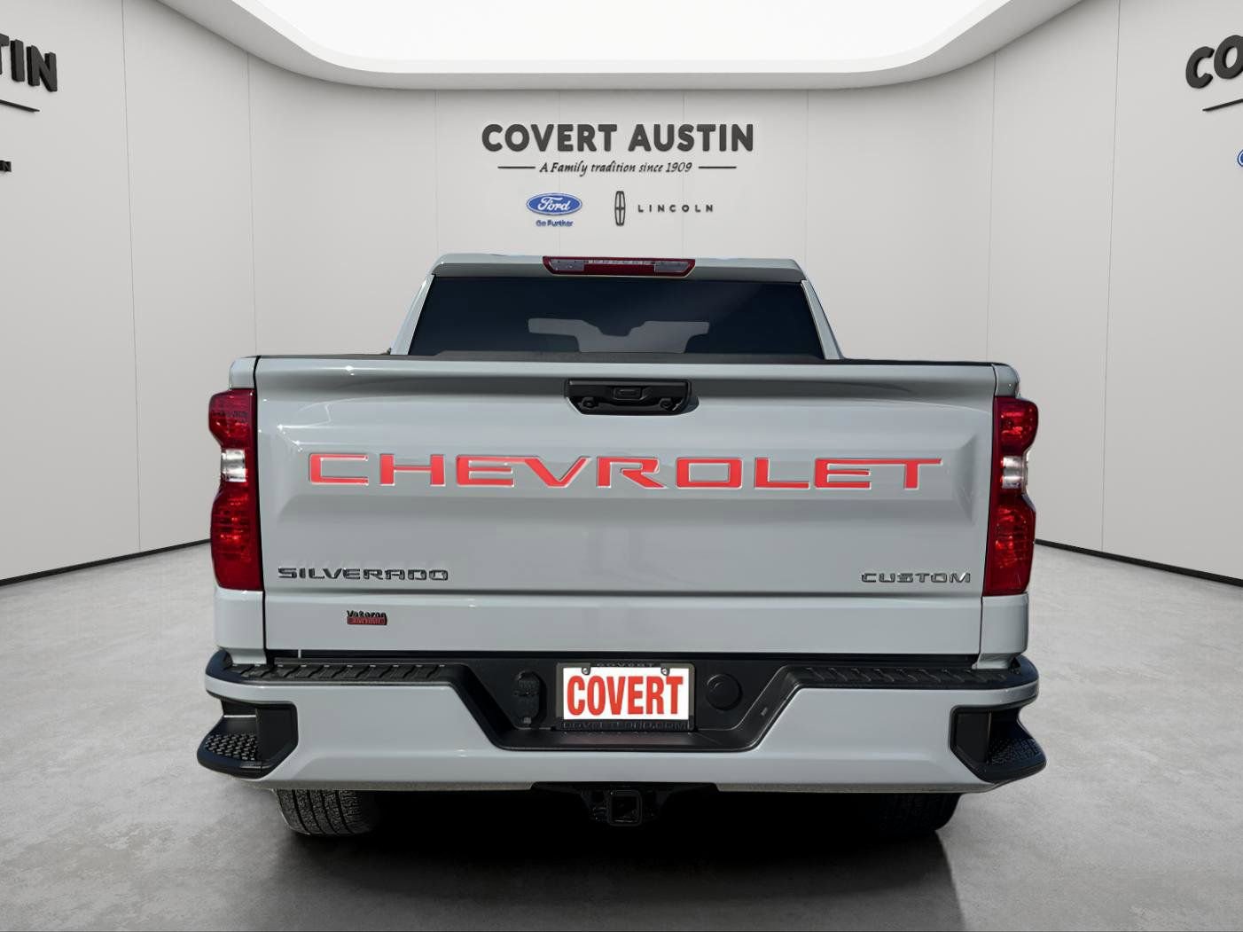 Used 2025 Chevrolet Silverado 1500 Custom image 4