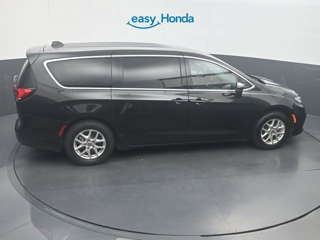 Used 2023 Chrysler Pacifica Touring-L FWD image 26
