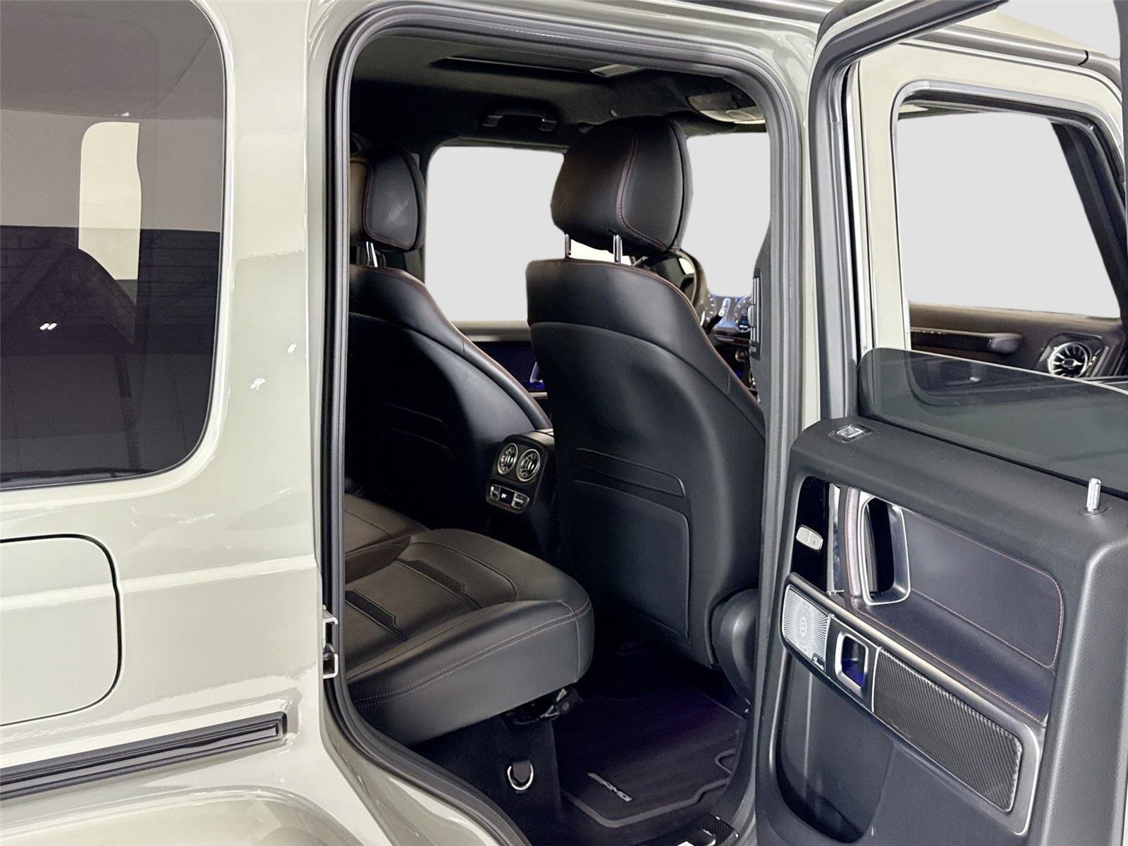 Used 2021 Mercedes-Benz G 63 AMG 4MATIC w/ G Manufaktur Interior Package image 31