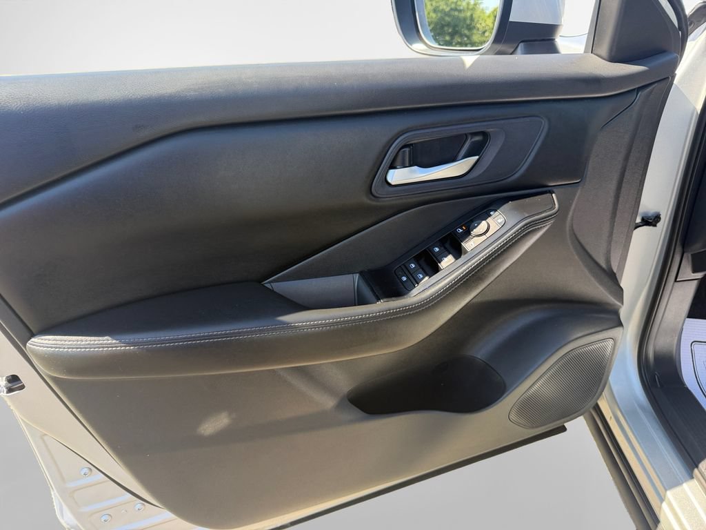 Used 2024 Nissan Rogue SV AWD/4WD image 14