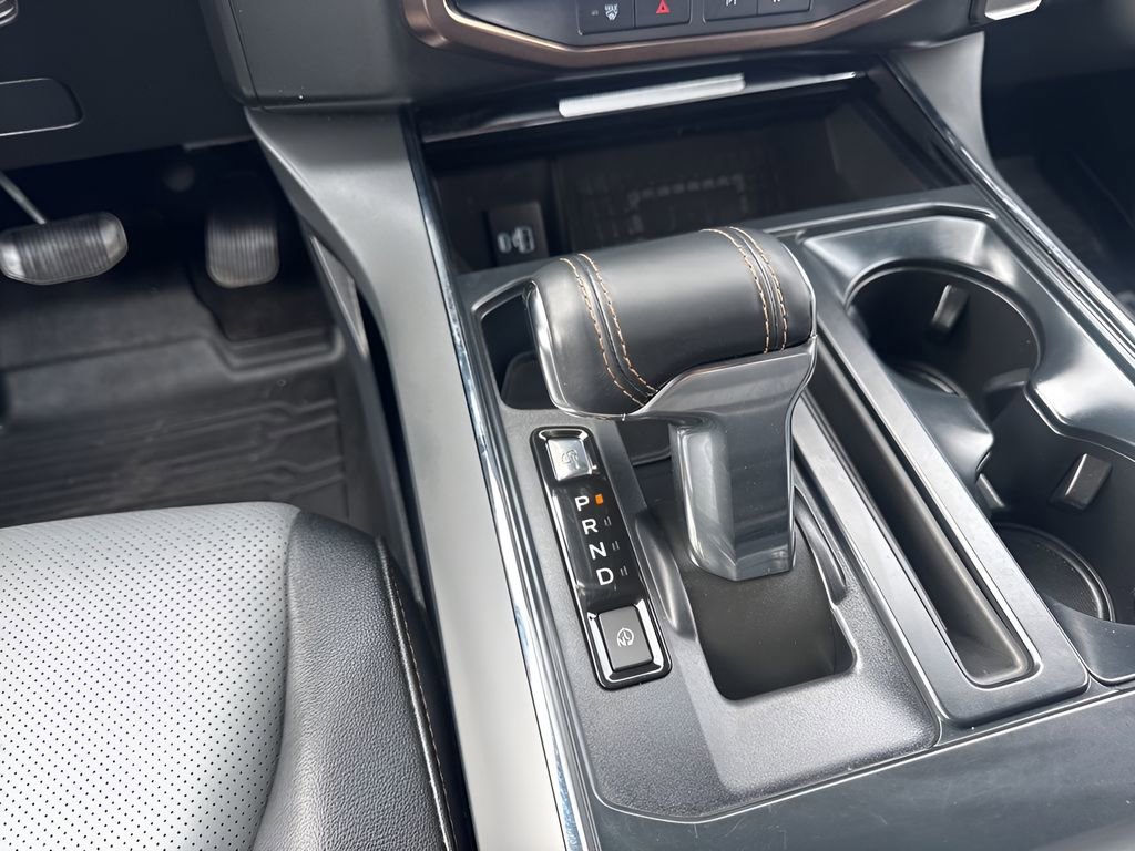 Used 2022 Ford F150 Lightning Lariat image 17