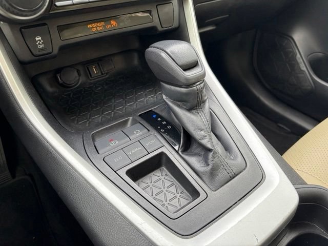 Used 2021 Toyota RAV4 LE FWD image 18