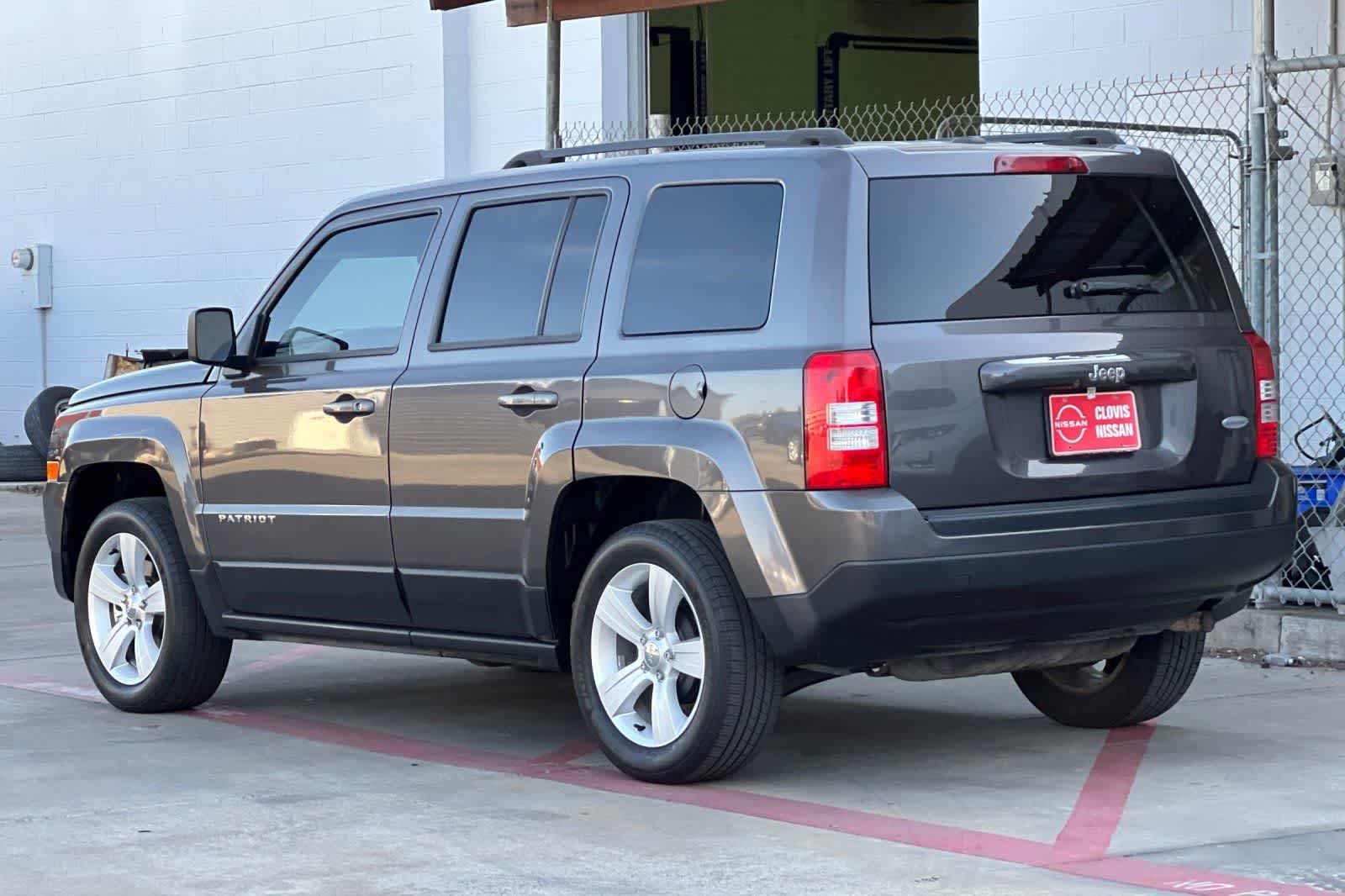 Used 2016 Jeep Patriot Latitude FWD image 7