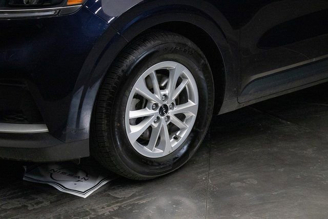 Used 2024 Kia Carnival LX image 7