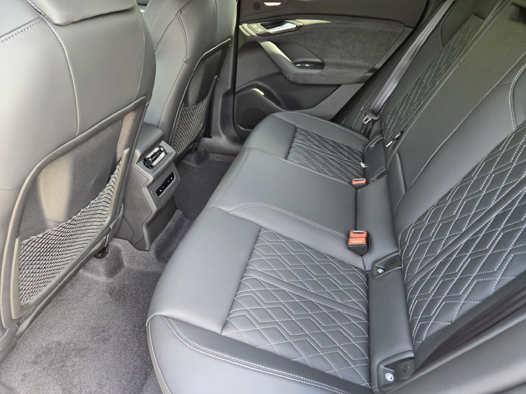 New 2027 Audi SQ6 e-tron Prestige AWD/4WD image 34