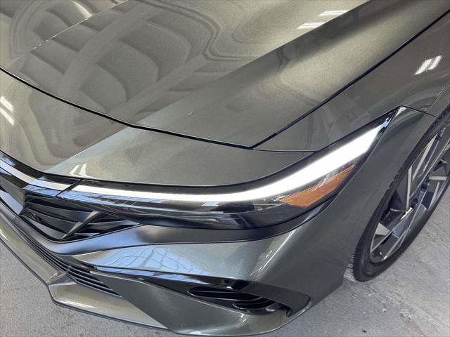 Certified 2025 Hyundai Elantra SEL w/ Cargo Package FWD image 7