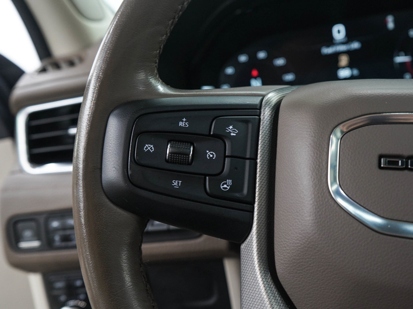 Used 2022 GMC Yukon Denali AWD/4WD image 28