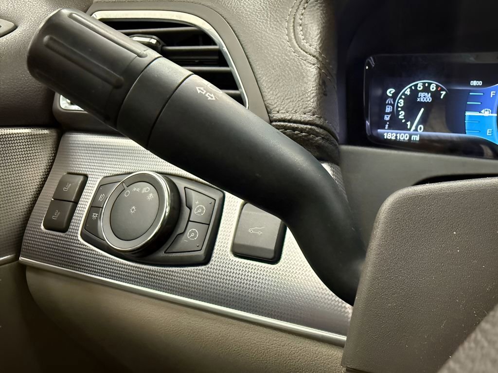 Used 2012 Lincoln MKX AWD image 28