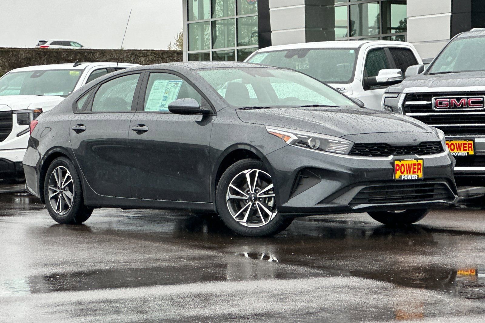Used 2023 Kia Forte LXS image 2