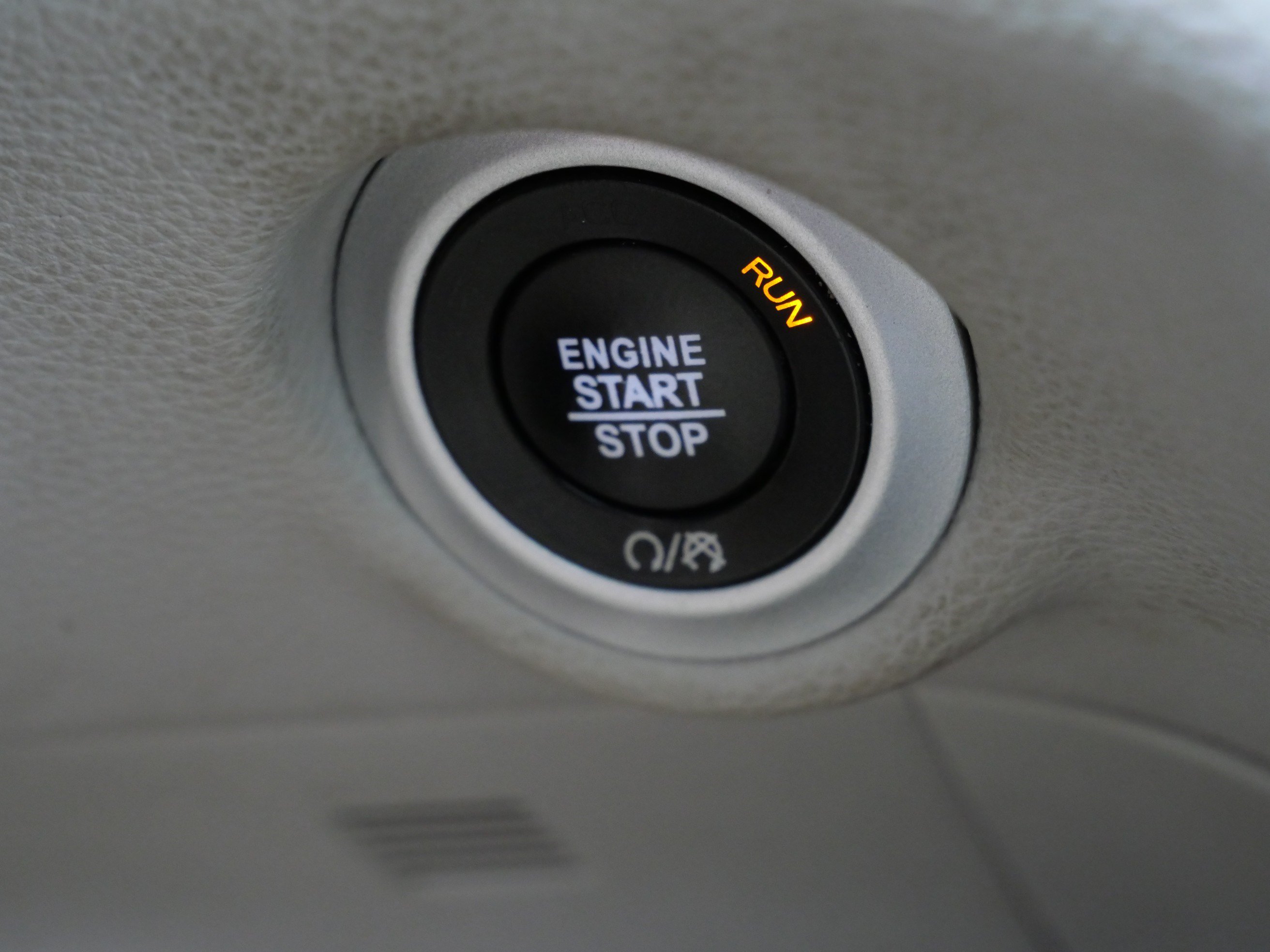 Used 2021 Chrysler Pacifica Limited w/ Uconnect Theater Family Group FWD image 30