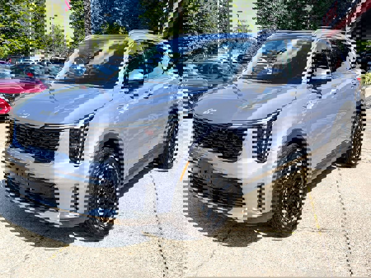 Used 2024 Kia Sorento S w/ Panoramic Sunroof Package image 1