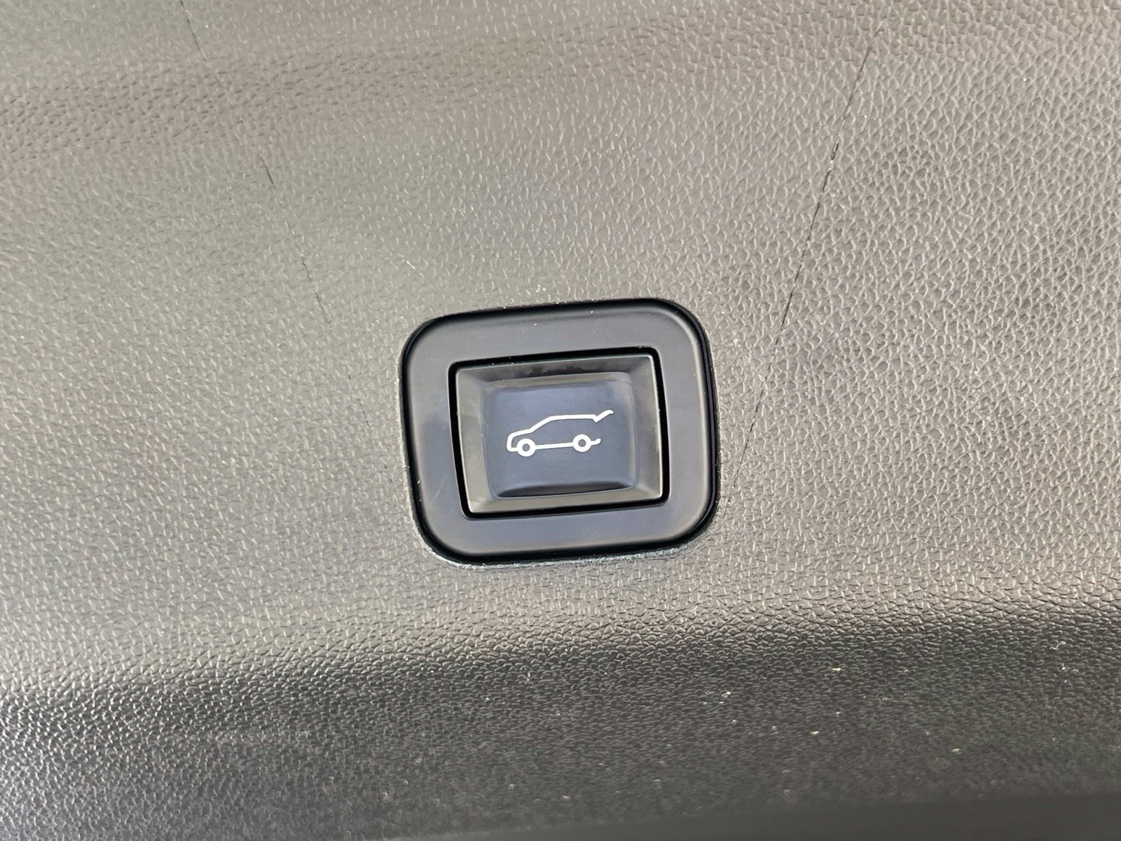 Used 2023 GMC Yukon Denali Ultimate AWD/4WD image 17