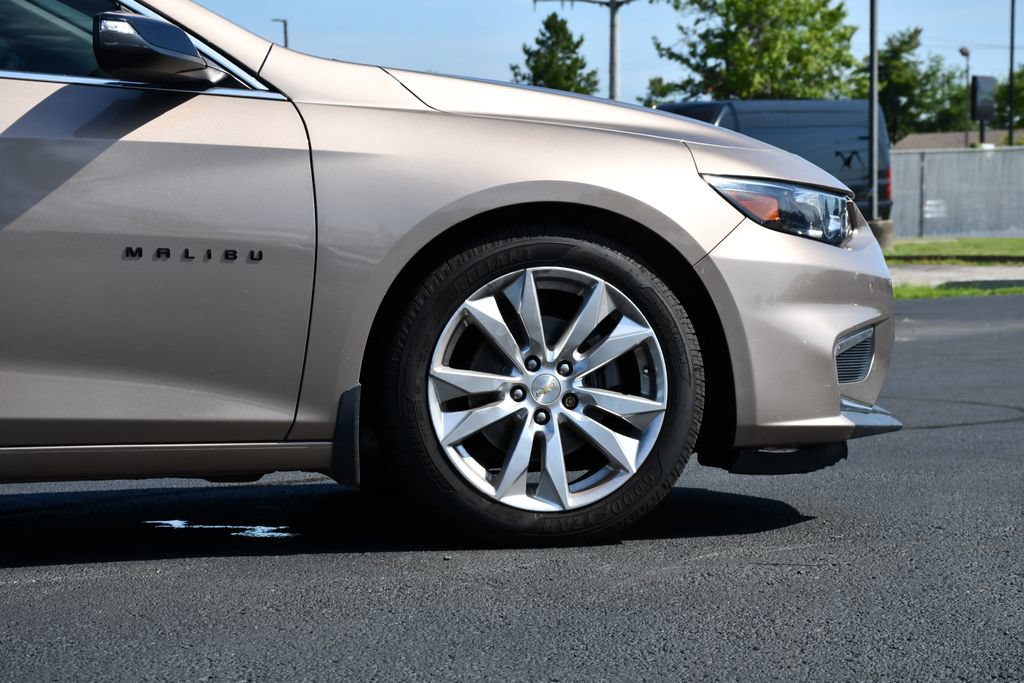 Used 2018 Chevrolet Malibu Hybrid w/ Leather Package FWD image 9