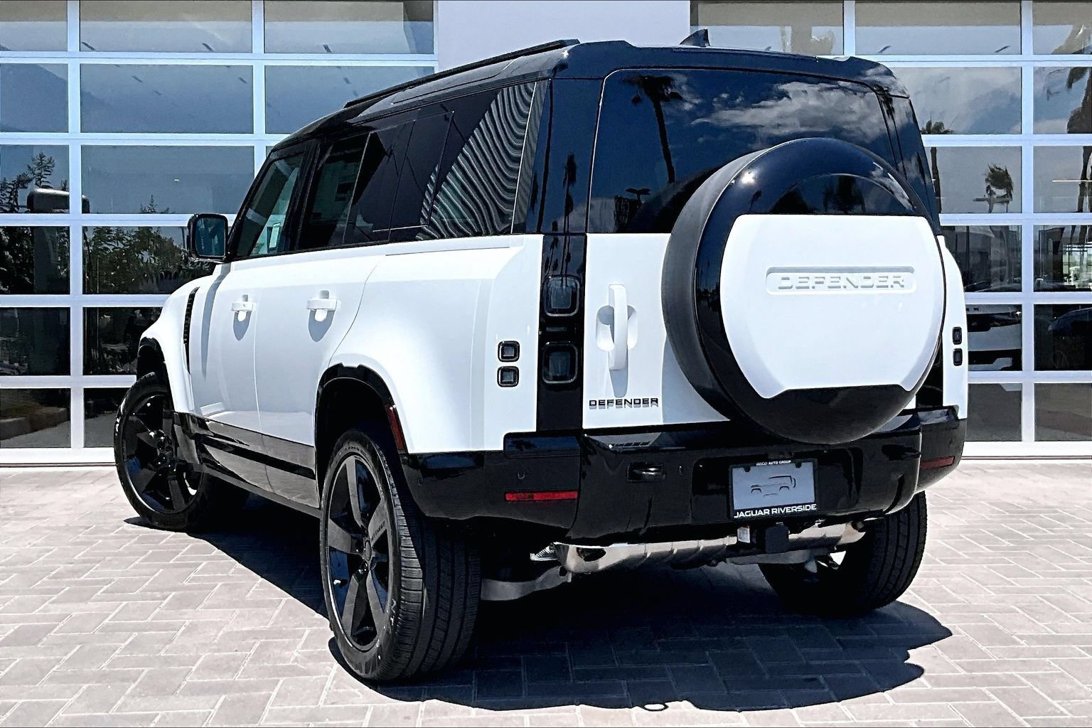 New 2026 Land Rover Defender 110 X-Dynamic SE AWD/4WD image 3