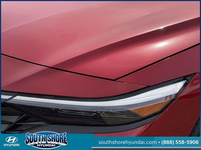 Certified 2025 Hyundai Elantra SE image 11