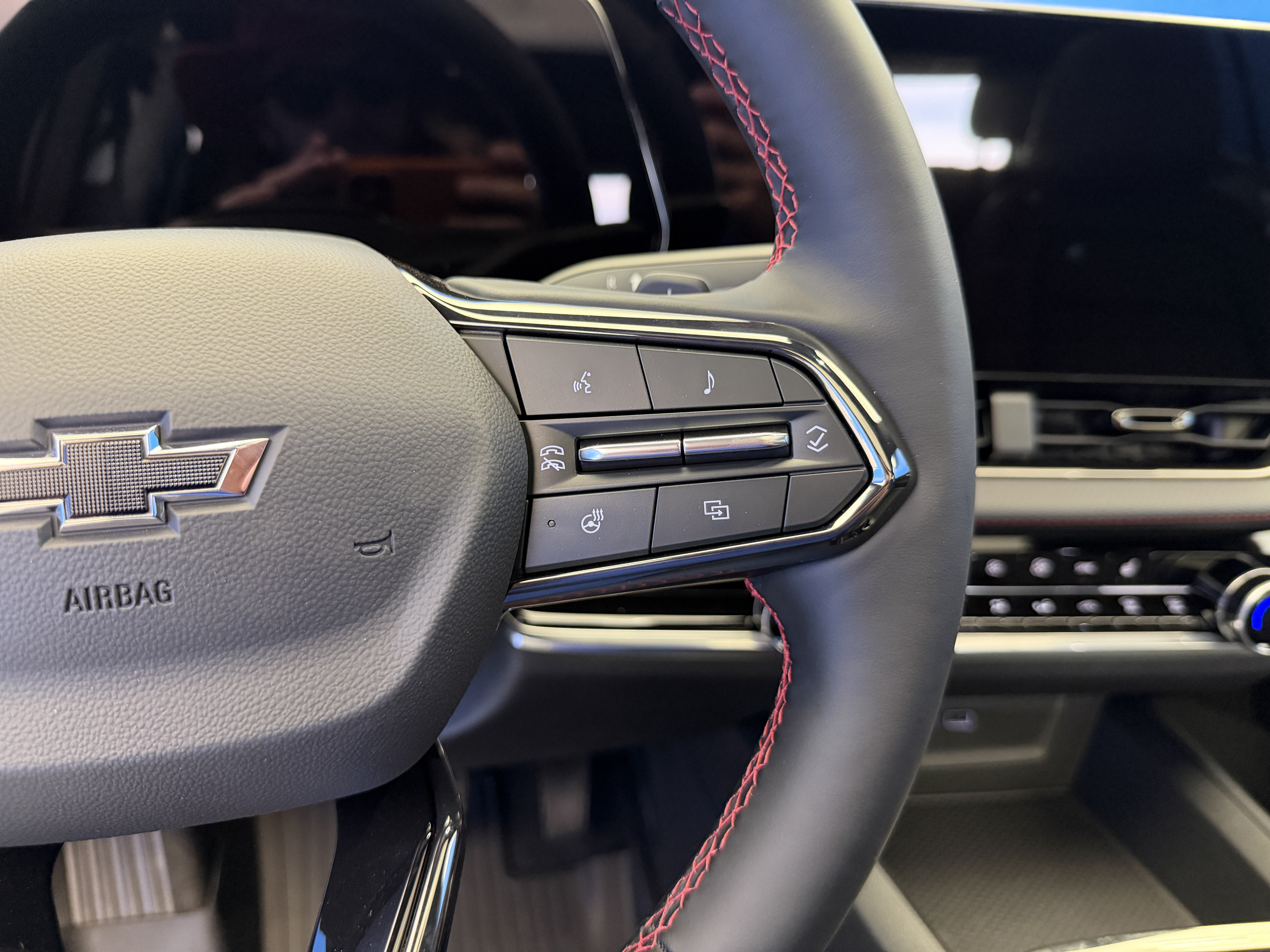 New 2027 Chevrolet Equinox RS w/ Safety and Technology Package FWD image 16