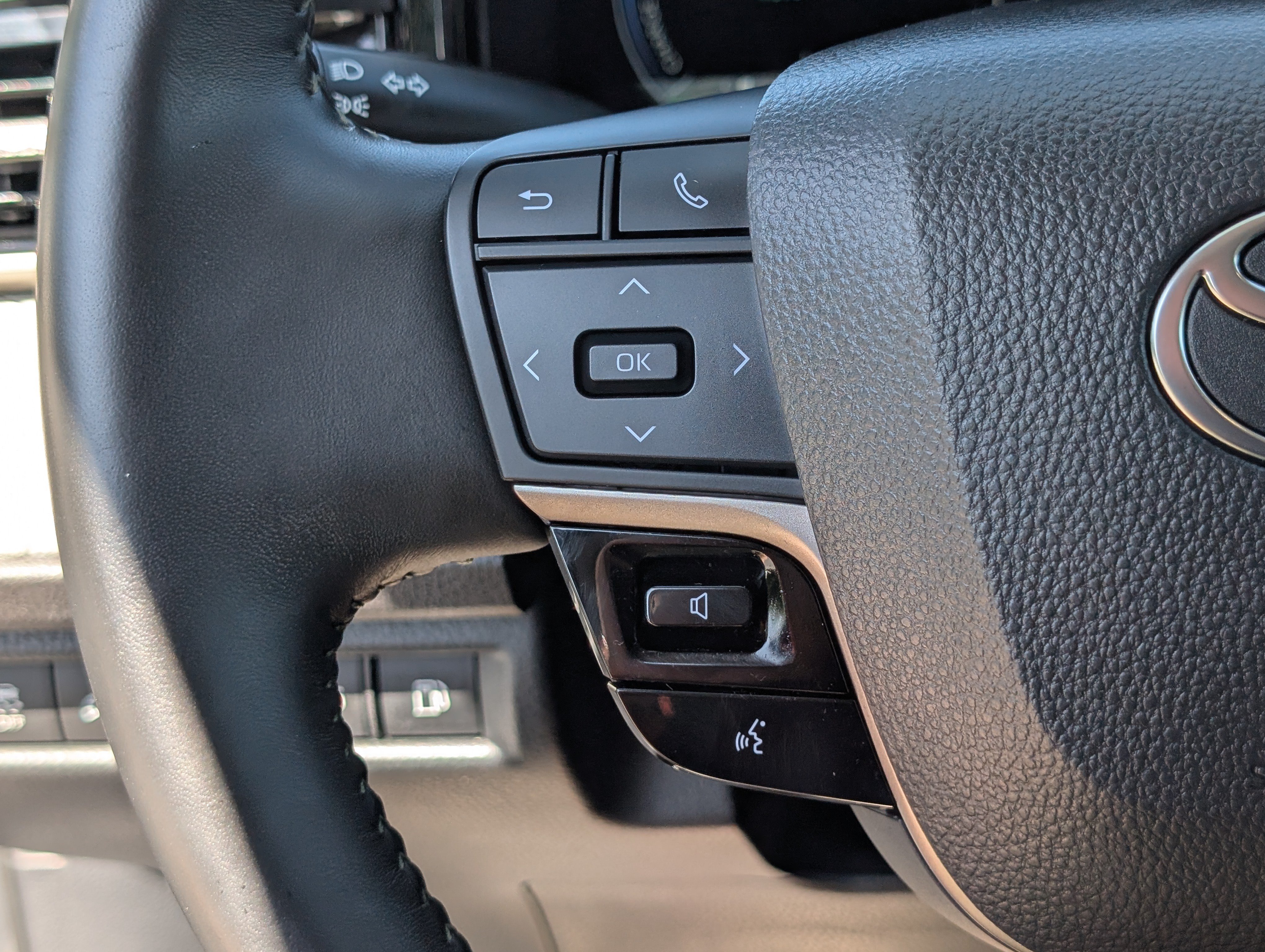 Used 2025 Toyota Camry XLE FWD image 22