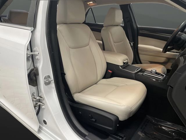Used 2021 Chrysler 300 Touring L image 27