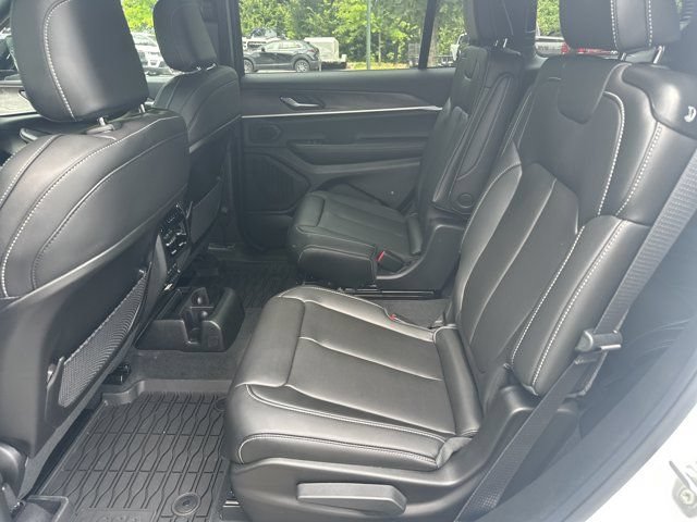New 2026 Jeep Grand Cherokee L Limited w/ Limited Altitude Package AWD/4WD image 19