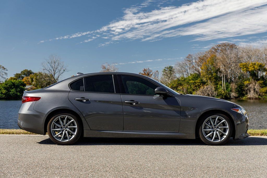 Used 2022 Alfa Romeo Giulia Sprint image 2