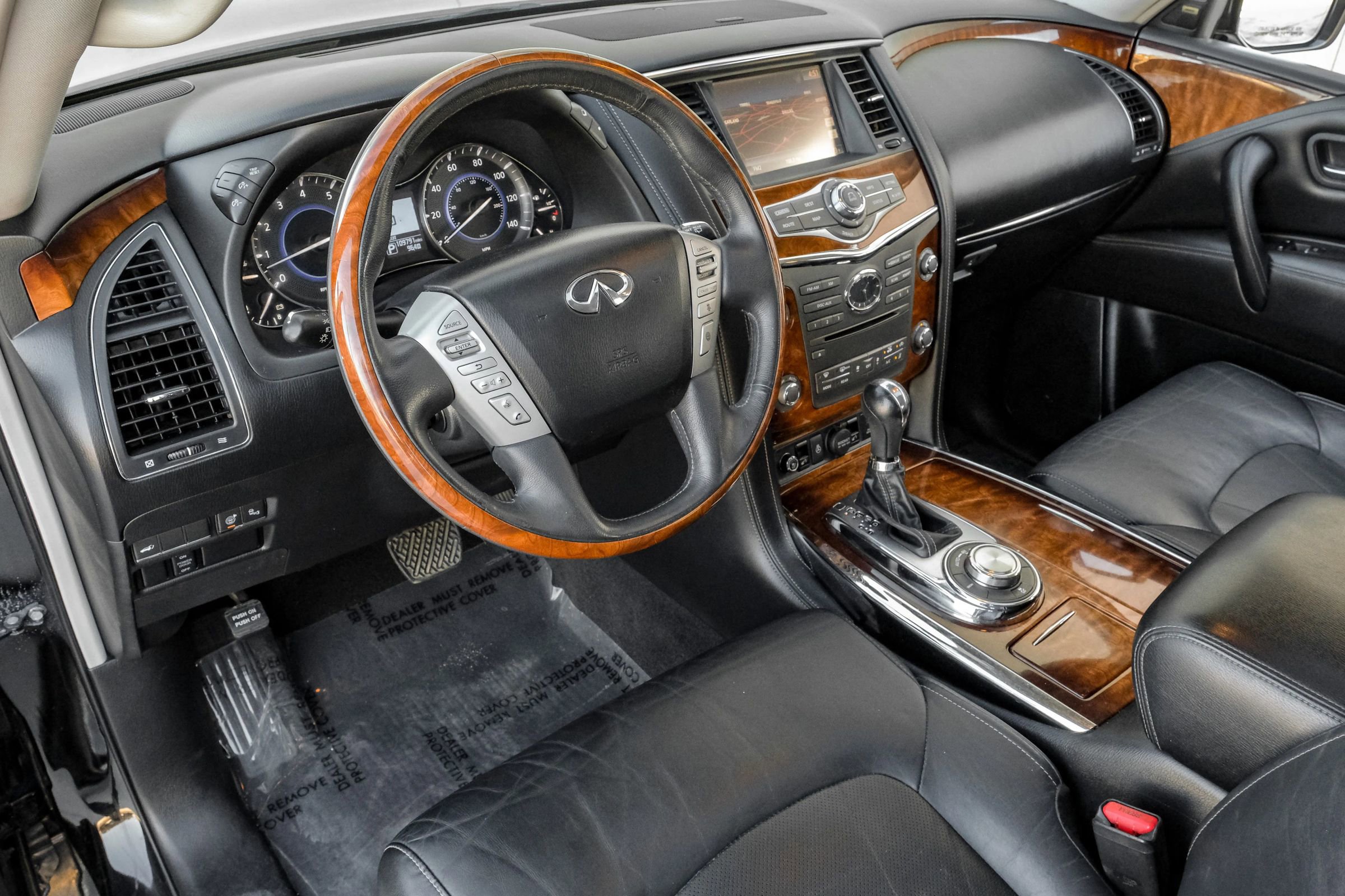 Used 2016 INFINITI QX80 4WD w/ Deluxe Technology Package image 3