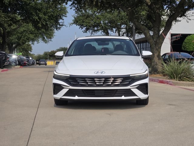 Certified 2025 Hyundai Elantra SEL FWD image 2