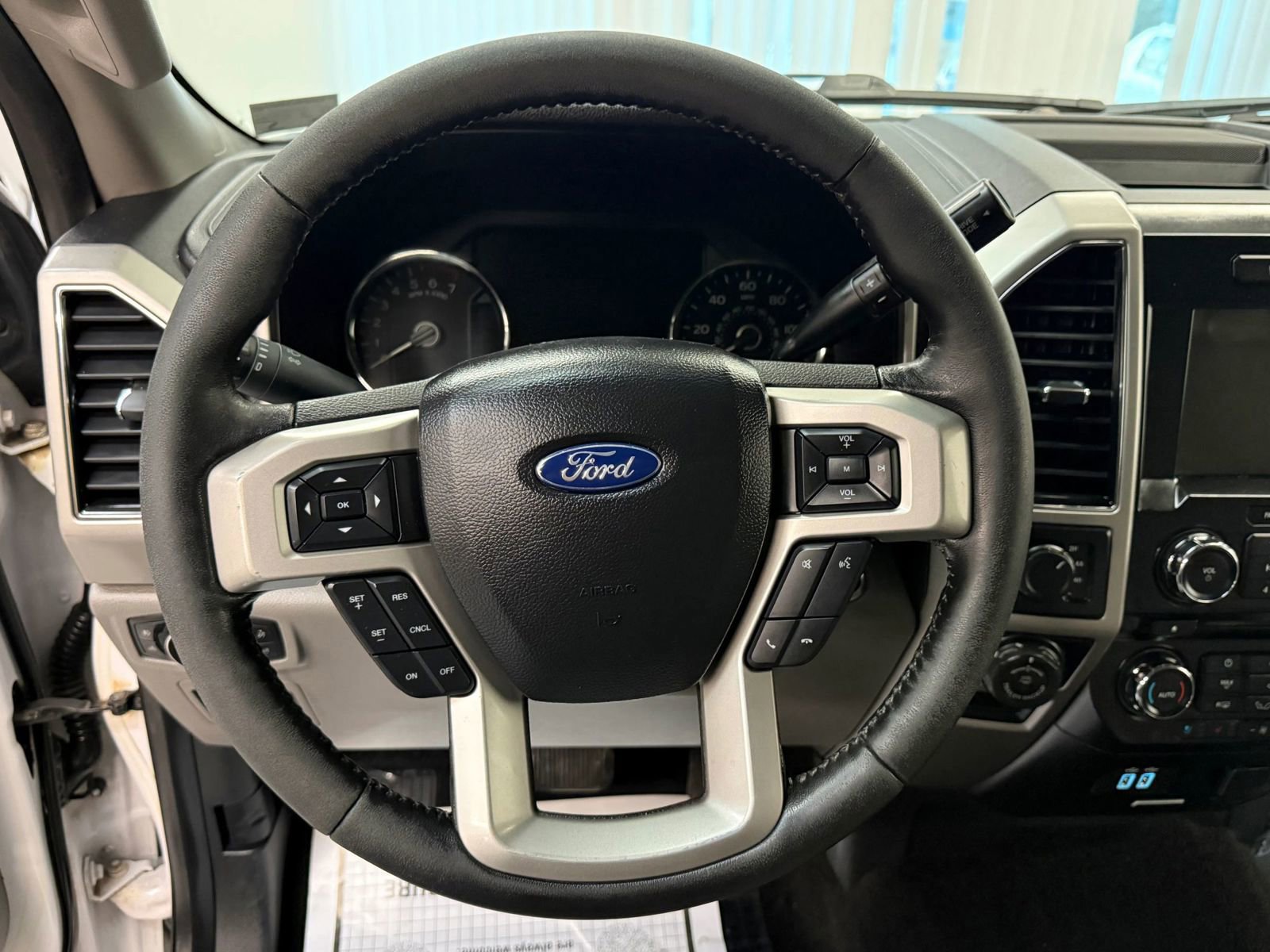 Used 2018 Ford F150 Lariat w/ Trailer Tow Package image 26