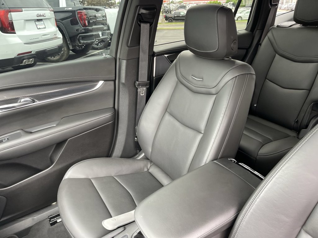 Used 2024 Cadillac XT6 Sport w/ Technology Package AWD/4WD image 25