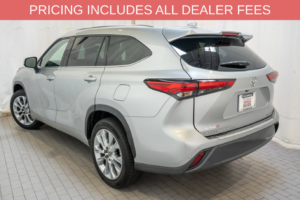 Used 2021 Toyota Highlander Limited FWD image 3