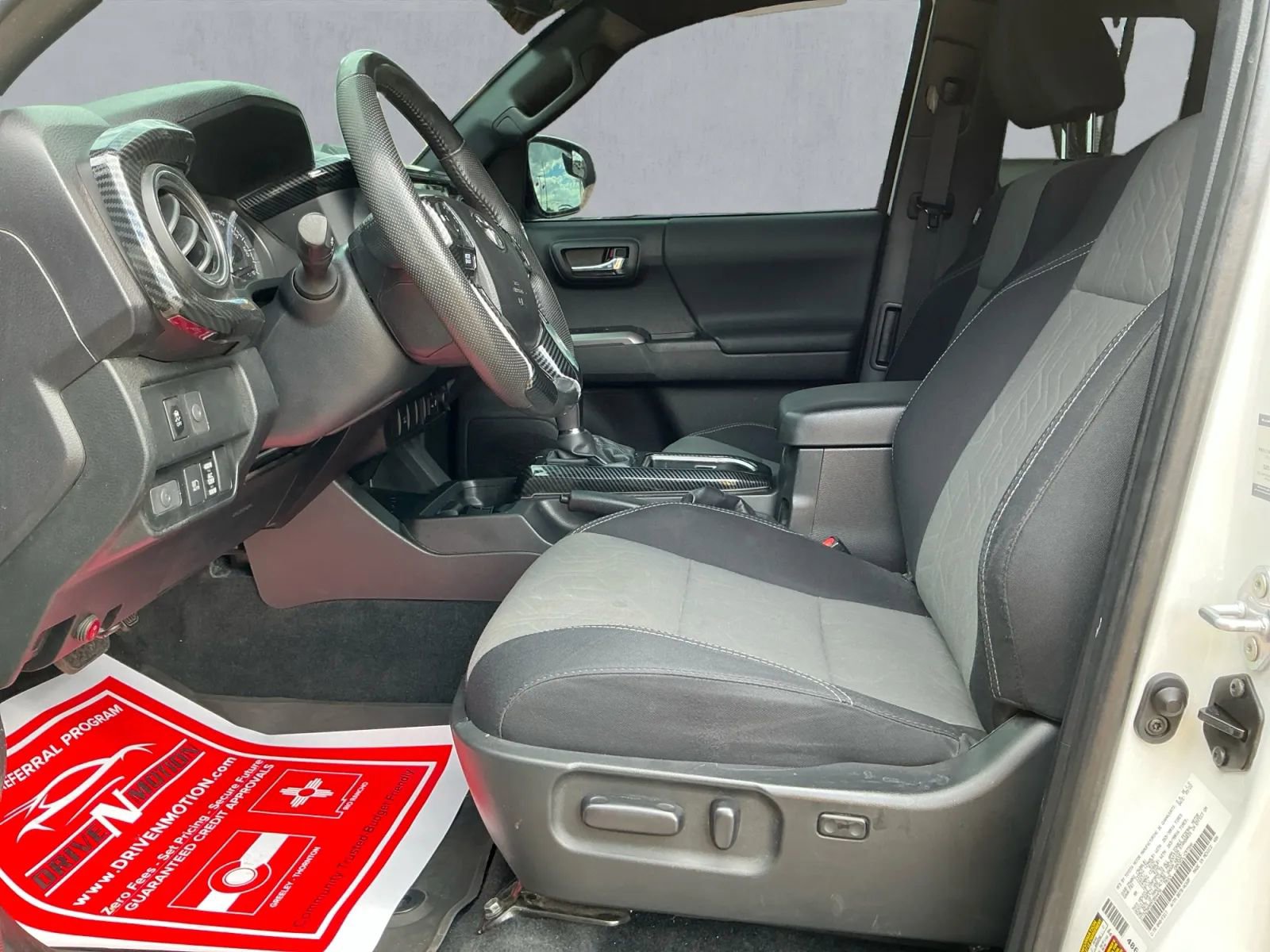 Used 2022 Toyota Tacoma TRD Off-Road image 12