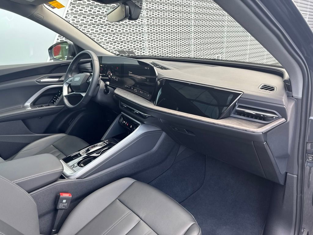 Used 2025 Audi Q5 Premium w/ Convenience Package AWD/4WD image 11
