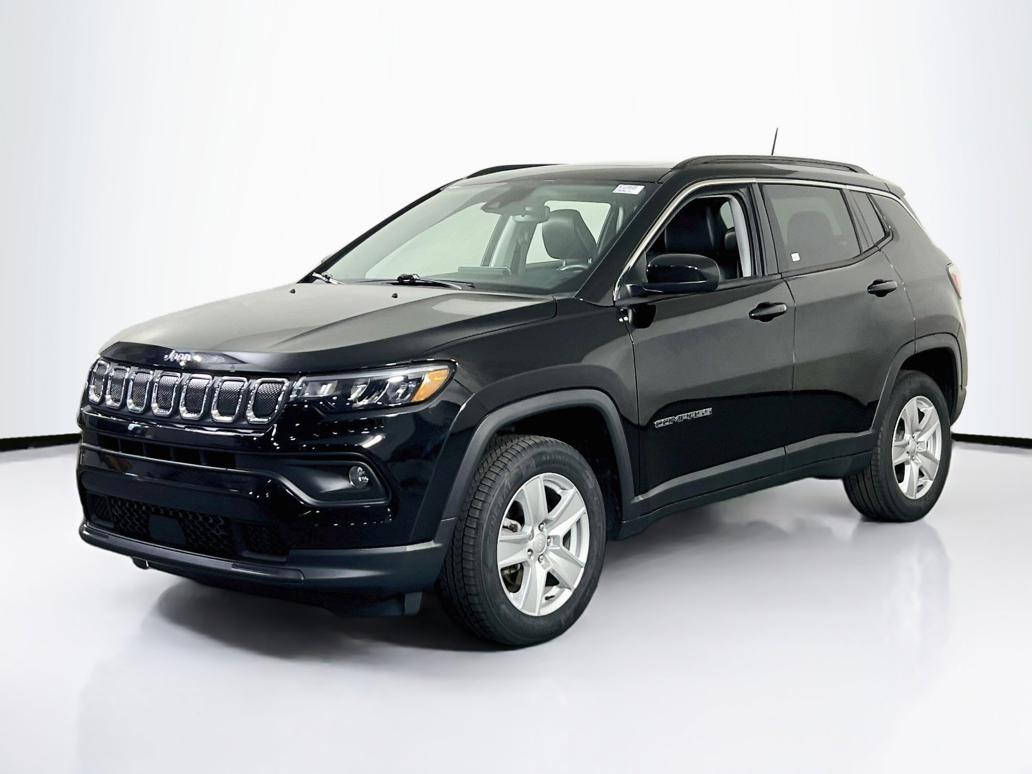 Used 2022 Jeep Compass Latitude w/ Sun and Sound Group AWD/4WD image 1