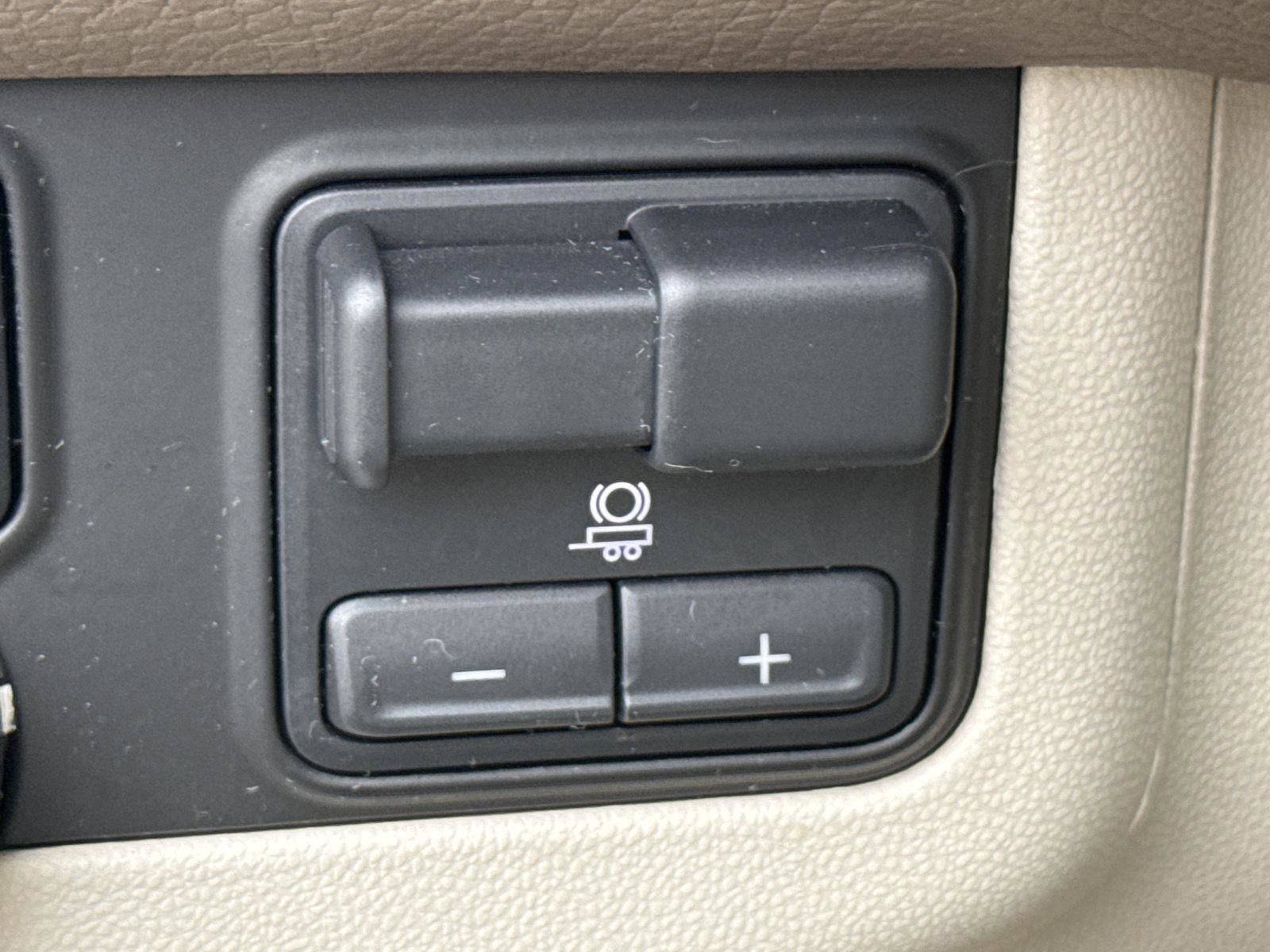 Used 2023 GMC Yukon XL Denali w/ Denali Reserve Package image 22