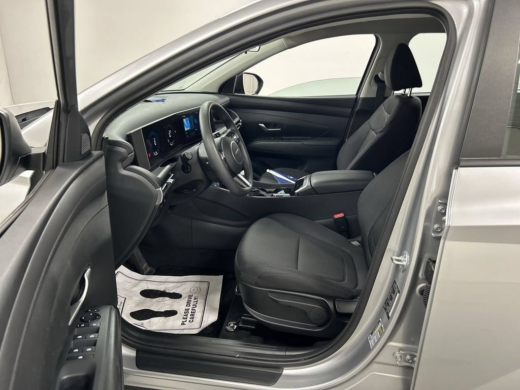 Used 2025 Hyundai Tucson SE AWD/4WD image 9