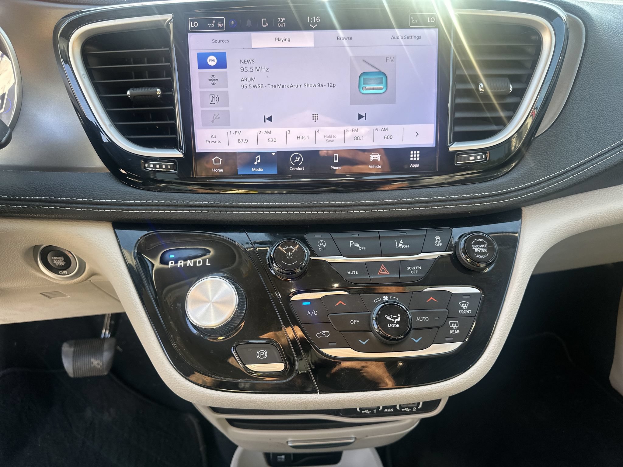 Used 2023 Chrysler Pacifica Touring-L FWD image 27