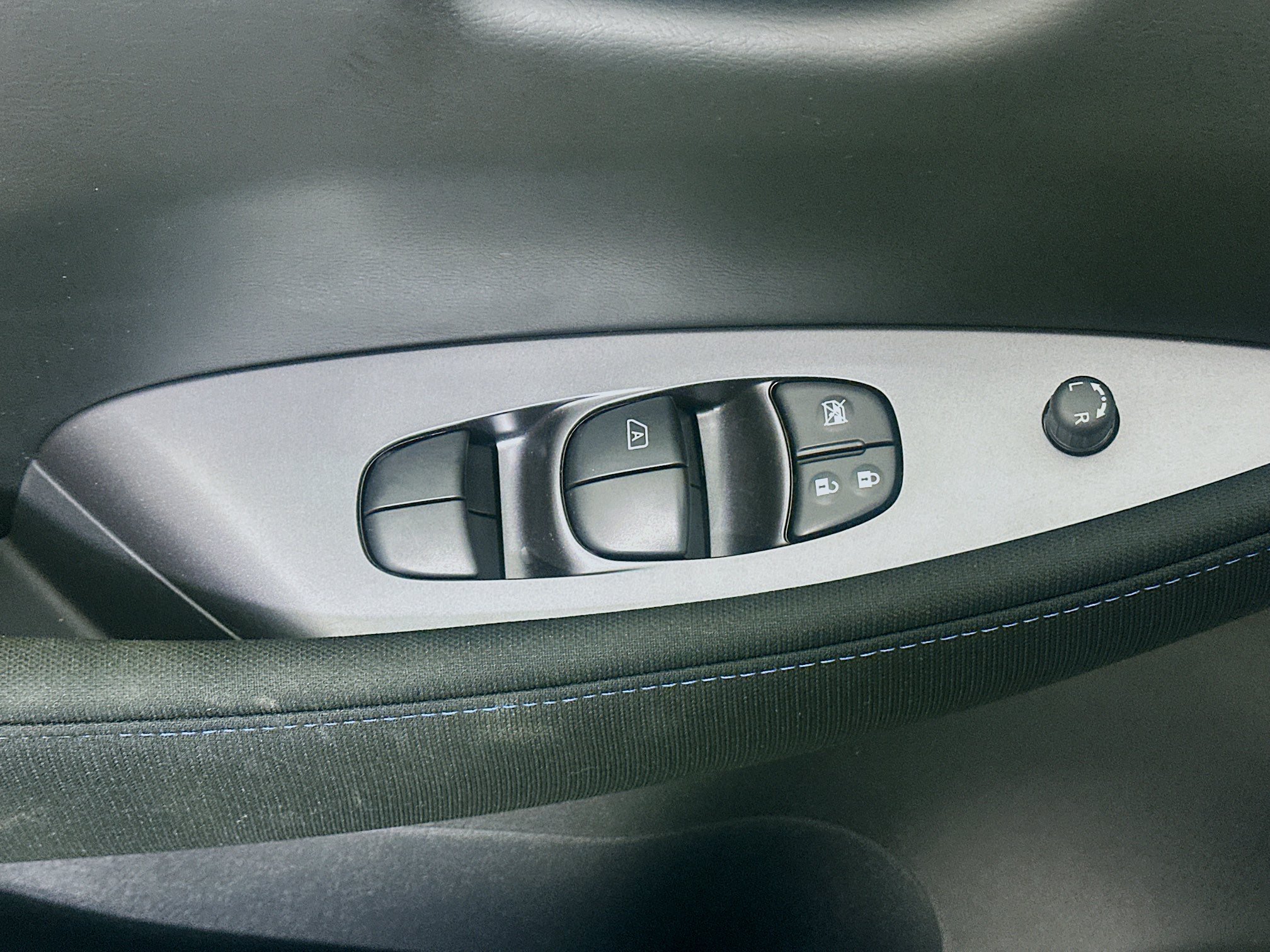 Used 2025 Nissan Leaf S FWD image 15