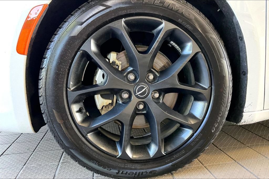Used 2025 Chrysler Pacifica Limited FWD image 33