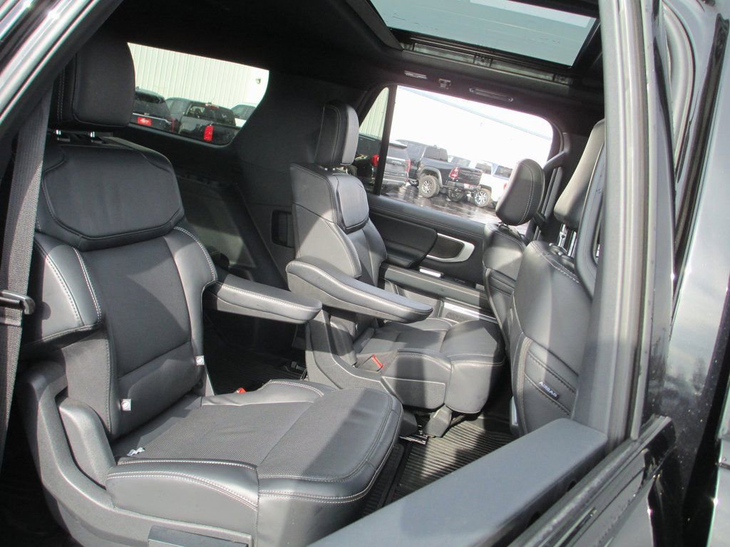 Used 2025 Ford Expedition Max Platinum w/ Stealth Appearance Package image 27