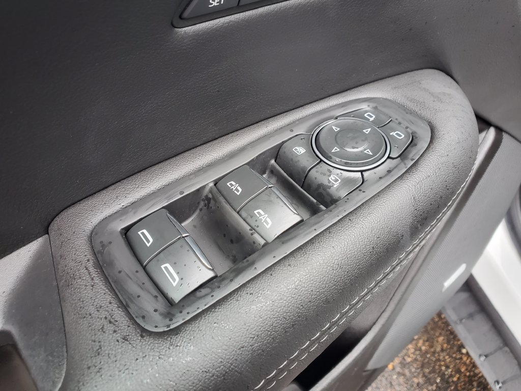 Certified 2023 Cadillac XT5 Premium Luxury w/ LPO, Floor Liner Package AWD/4WD image 17