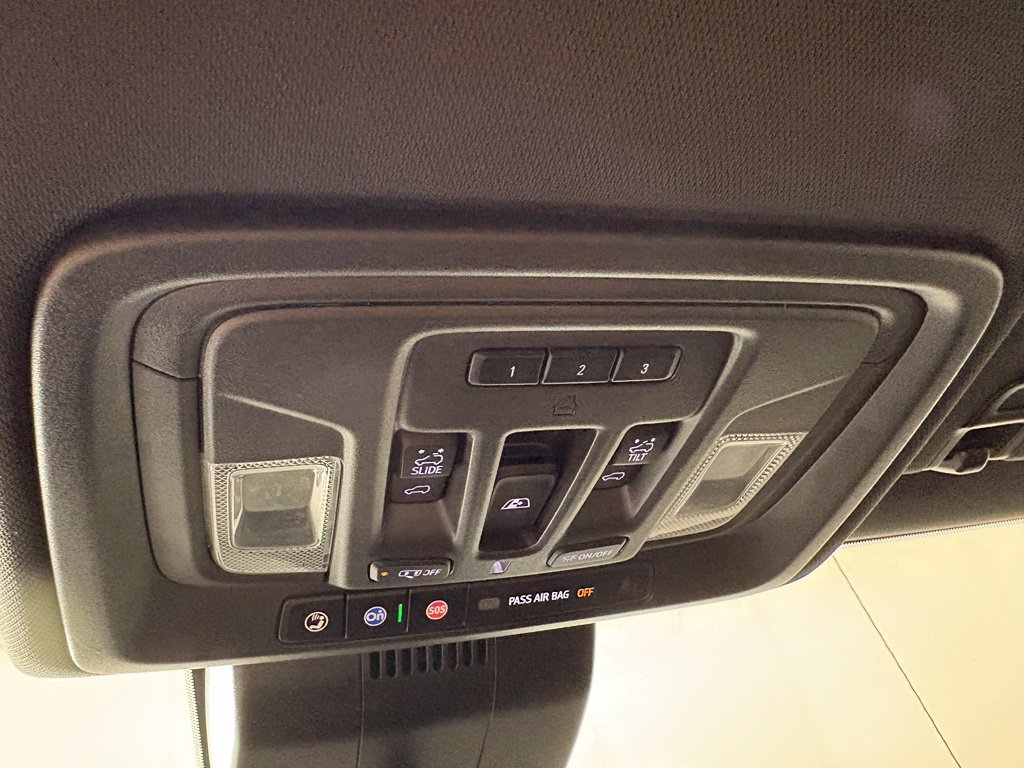 Used 2022 Chevrolet Silverado 1500 High Country w/ High Country Premium Package RWD image 42