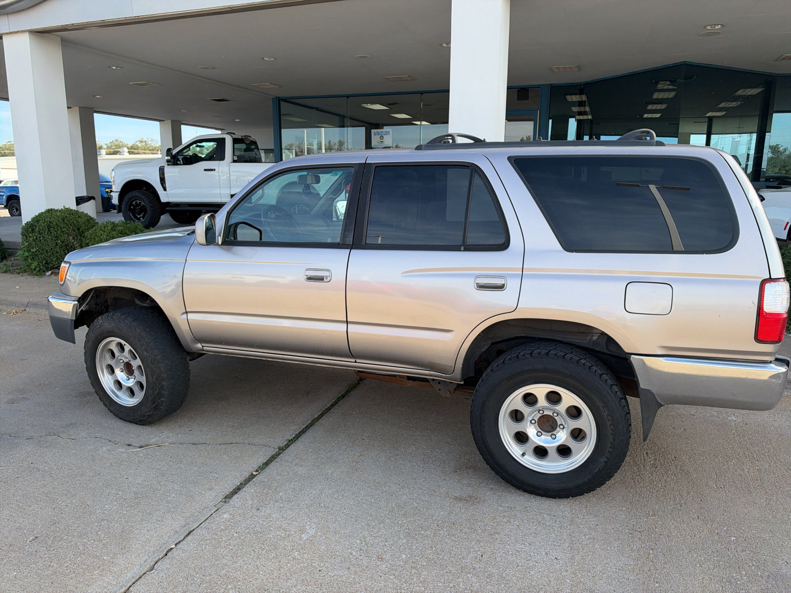 Used 2002 Toyota 4Runner SR5 RWD image 9