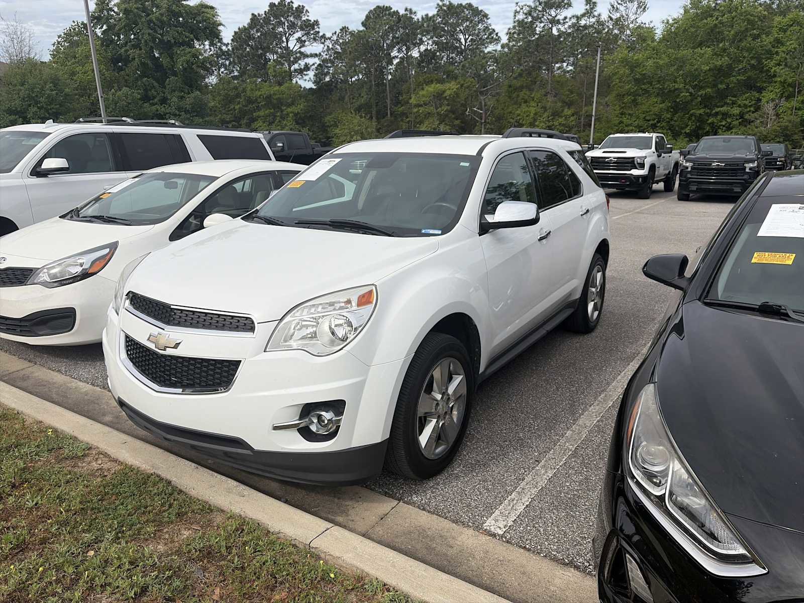 Used 2015 Chevrolet Equinox LT w/ Chrome Appearance Package image 4