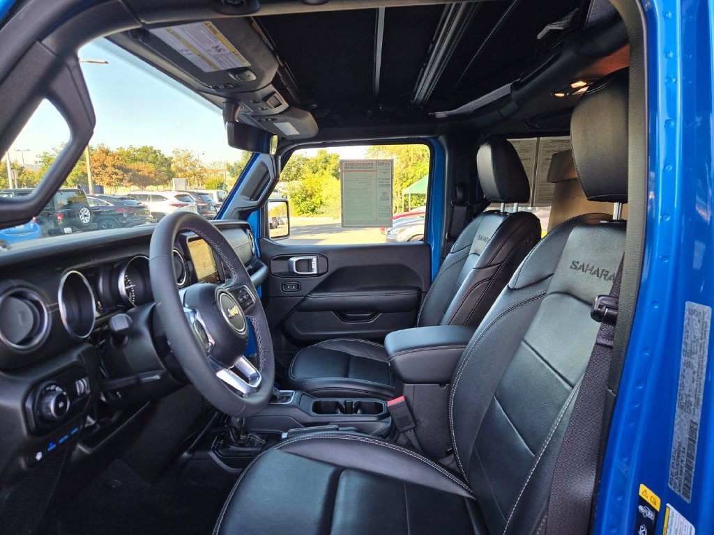 Used 2023 Jeep Wrangler Unlimited Sahara w/ Dual Top Group AWD/4WD image 32