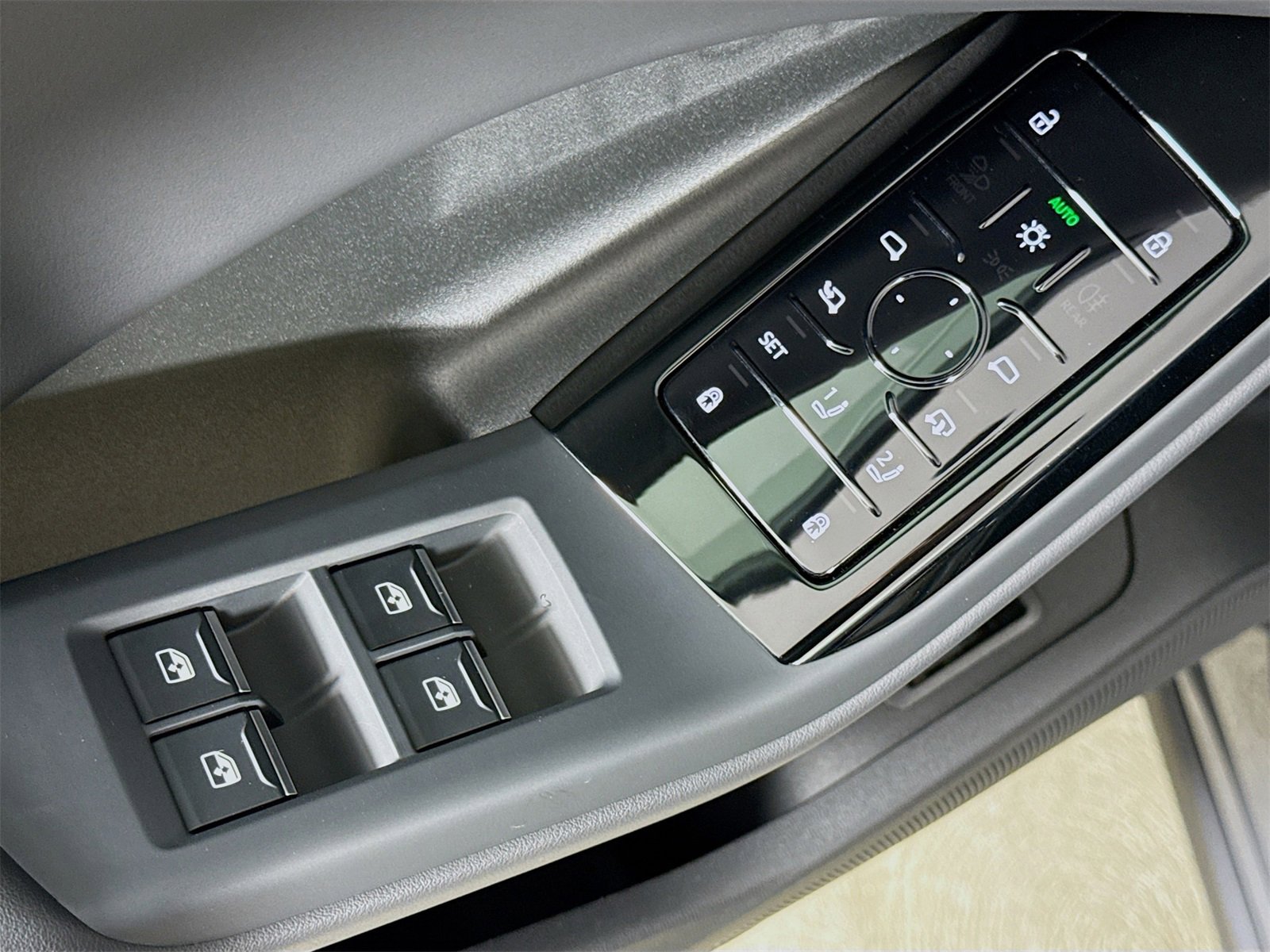 Certified 2025 Audi Q6 e-tron Premium w/ Convenience Package image 17