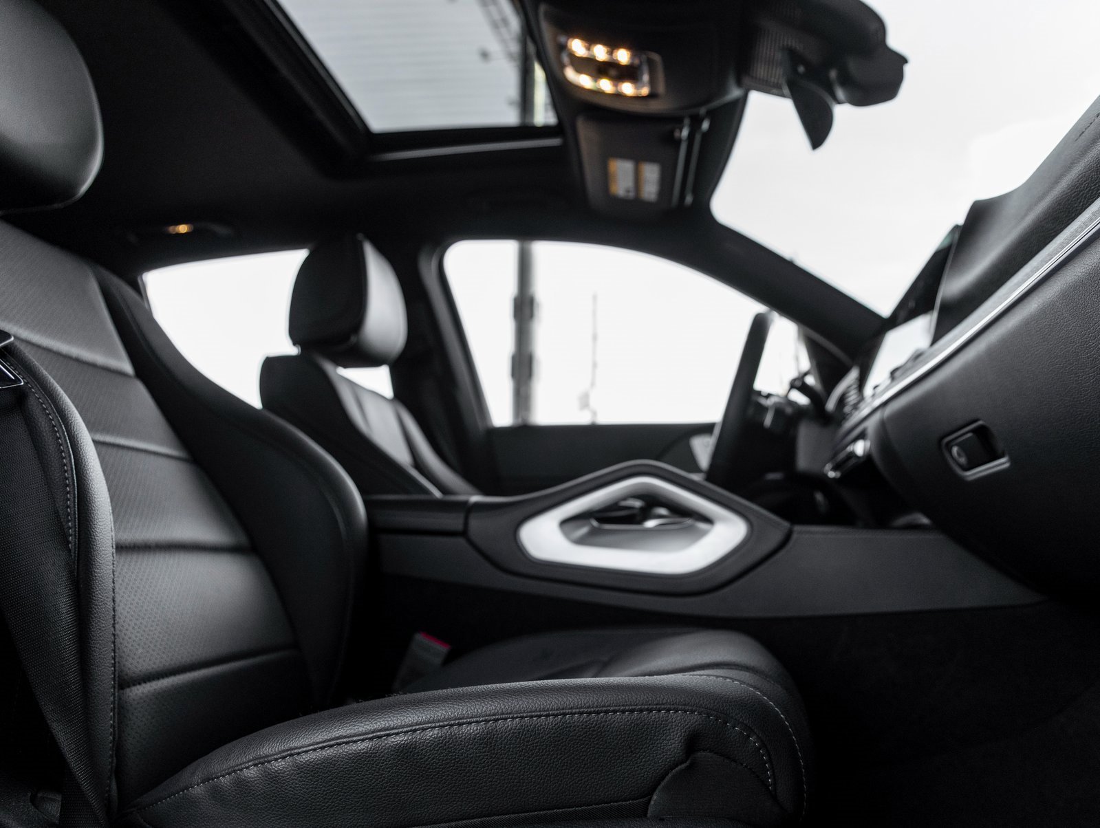 Used 2024 Mercedes-Benz GLE 450 4MATIC w/ AMG Line Exterior image 43