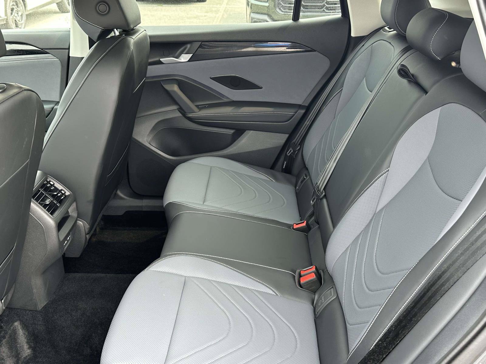 Certified 2025 Volkswagen Tiguan SE AWD/4WD image 13